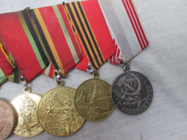 Russian medal bar 1940- 1945. Russische medaille balk met 6 medailles ter herinnering aan de Tweede Wereldoorlog.