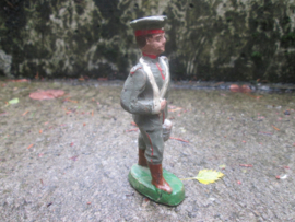 ELASTOLIN 10 cm. german soldier wounded. Duitse soldaat verwond arm in het verband goede staat antiek speelgoed.