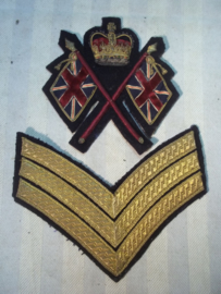 Rare 1950's recruiting Sergeant full dress tunic badges, Scarce 1st pattern 1950's Oueens Crown issue arm badge and rank chevron.