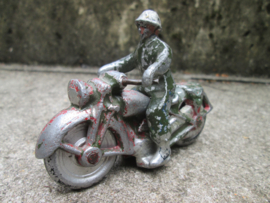 Quiralu aluminium motorcycle. soldaat op motor van aluminium Franse makelij