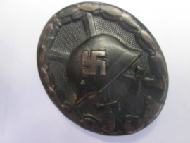 German wouded badge blach, nicely marked. Duits gewonden embleem zwart gemerkt met 126 maker is Edouard Hahn d'Oberstein. nette staat.