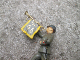 ELASTOLIN Italian soldier with bugle. Italiaanse soldaat met bazuin en nummer 46 van het regiment zeer goede soldaat. Italianen zie je niet veel.