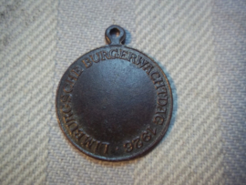 Nederlandse medaille klein formaat , Limburgse burgerwachtdag 1928. met aan de voorkant een man met geweer.