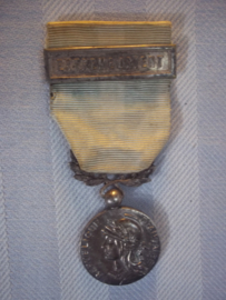 French colonial medal with bar. Franse medaille koloniaal met balk Extreme Orient. mooi gedragen staat.