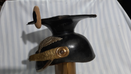 German Ulanen Tschapka. Duitse Tschapka model 1867 van het 2.Gef. 3. Garde regiment Ulanen, vroeg model. Pruisische garde adelaar zilver kleurig, met etiket van ULAN RIECK met WAFFEN Nr. 69. goede staat.