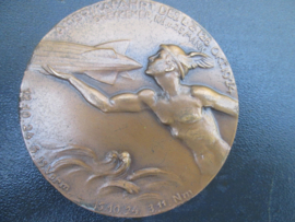 German Plaque Graf von Zeppelin. Duitse penning 6 cm. Amerikafahrt des Luftschiff LZ- 126. 12 October 1924. met start en landingstijden, bijzonder stuk.