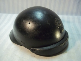 French helmet of the armoured corps, Mdl.1926, with infantry badge, nicely marked. Franse helm van de gemotoriseerde eenheden, tank- motor, mooie helm welke heden ten dage moeilijk te vinden zijn