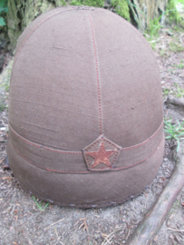 Japanese tank helmet summer type, nicely marked. Japanse tankhelm zomer uitvoering, gremaakt van bruin kleurig stof met voorop de japanse ster, markering aan de binnenkant bijzonder stuk.