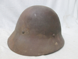 Japanese helmet of the civil defence, 1930 Japanse helm met Japanse karakters, gedragen door de luchtbescherming en laat in de oorlog door het Japanse leger.