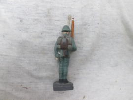 Dutch soldier, Nederlands speelgoed soldaatje, merk DURSO- Belgium, soldaat staat op wacht, zeer goede  staat.