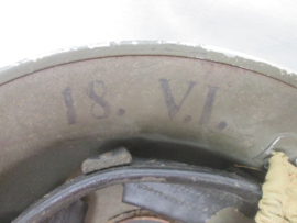 British steelhelmet Mk2 ,with early liner helmet and liner dated 1939. Engelse staalhelm Mk2 mooi gemarkeerd zwart overgeverfd voor politie troepen 1939 gedateerd. mooie complete helm.