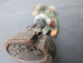 ELASTOLIN German soldier very rare with some fire. Duitse soldaat fakkeldrager wat je via de metalen buis kon doen.