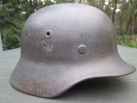German Air Force helmet single decal original colour chinstrap nice condition. Duitse Luftwaffe helm met decal mooi onaangeroerde helm. in deze staat niet meer zo gemakkelijk te vinden. leren kinriem gemarkeerd.