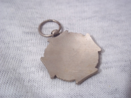 Nederlandse medaille, VOOR KRIJGSVERRICHTINGEN, klein model 2,5 cm. medaille is bol van vorm.