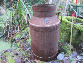 Belgische melkbus uit BASTOGNE/  LAITERIE. metalen uitvoering vooroorlogs leuk voor een Ardennenoffensief diorama.