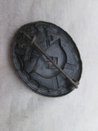 German wounded badge - black. Duits gewonden embleem in het zwart, geen maker.