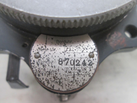 German Luftwaffe Borduhr in working order. Duitse Luftwaffe Borduhr mooi gemarkeerd met BORDUHR en FL.nummer. klok loopt en is in een zeer nette staat. tegenwoordig zijn deze items vrij zeldzaam en moeilijk te vinden.