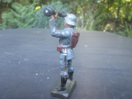 LINEOL German FLAK luftwaffe soldier with rangefinder. Duitse luchtmacht soldaat met afstandsmeter goede staat.