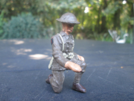 ELASTOLIN British soldier with moving arm. Engelse soldaat met bewegende arm zeer goede staat.