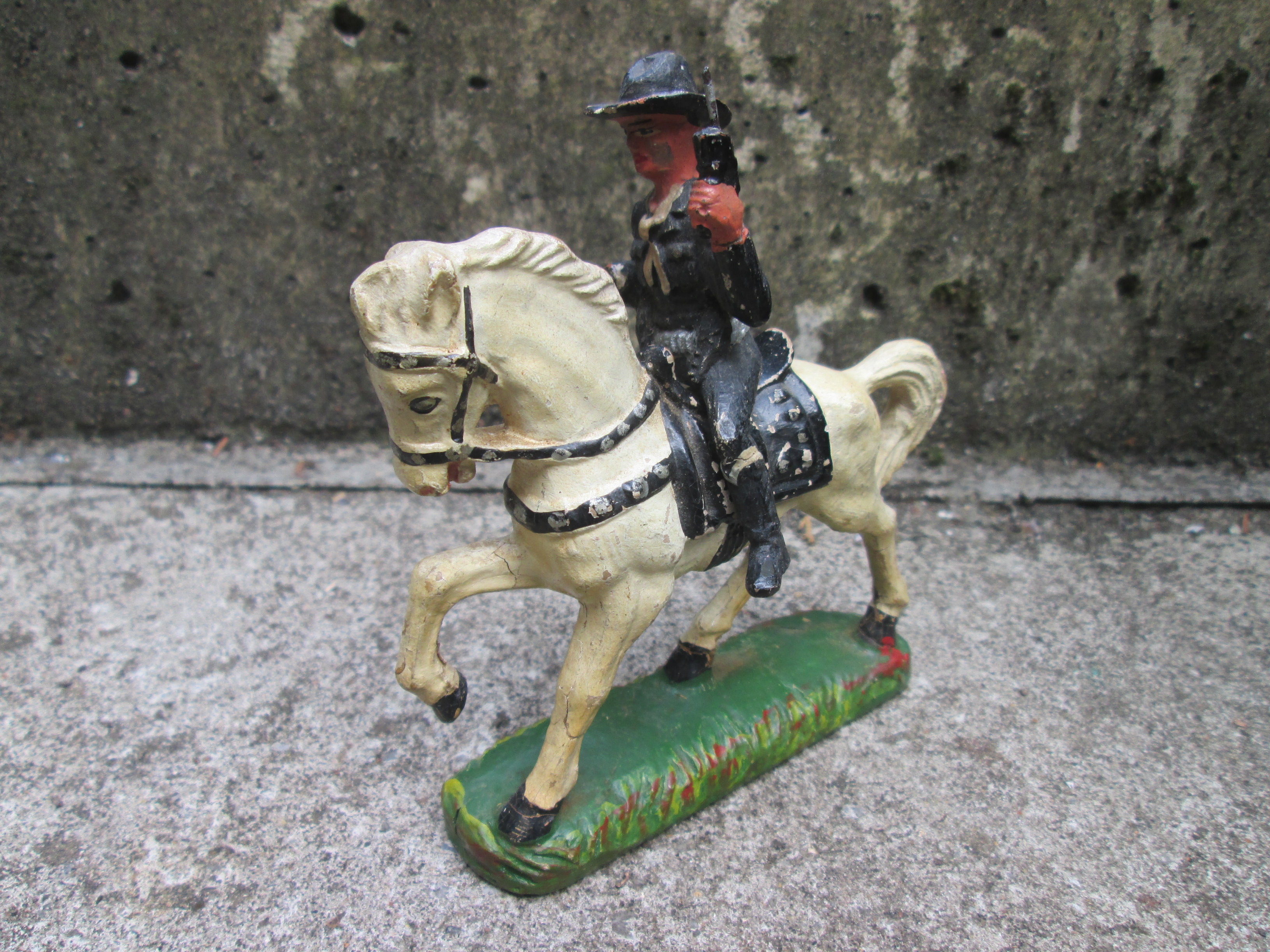 DURSO Cowboy on horse Billy the kid. DURSO cowboy op paard zeer goede staat mooi model.
