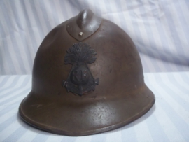 French helmet, colonial Marines. Pattern 1926. Franse helm model 1926 gedragen door de koloniale Mariniers, helm heeft het 1e model helm embleem.