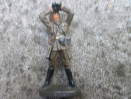 ELASTOLIN Belgium officer with binocular. Belgische officier met verrekijker goede staat.