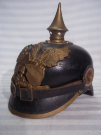 German NCO spike helmet Baden in a very good condition. Duitse pickelhaube 1903 van het 111e Infanterie Regiment mooi gemarkeerd geen dubbele gaten mooi gelijk gekleurd deelstaat Baden. Onderofficier. zeer goede staat