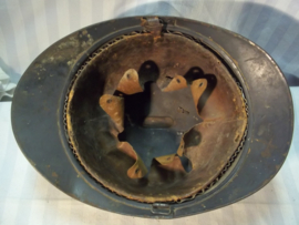 French Helmet M15 casque Adriane Artillery with innerlining Franse helm Artillerie embleem.
