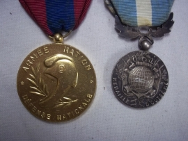 French medal bar, Legion etrangere, and a tab of Tchad..Franse medaille balk van een legionair.