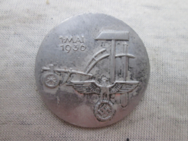 German tinnie, rally badge Duitse tinnie, Tag der Arbeit 1 mai 1936, met maker hersteller.