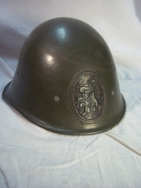 Dutch helmet M-27 with CM stamp 1933 in the leather behind. Nederlandse M-27 helm, met CM stempel in de rand  perfecte staat.