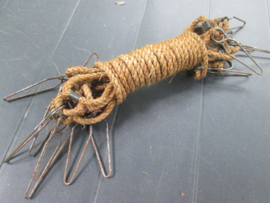 US Army guy line, tent rope. Amerikaans span koord voor legertent compleet met haken.