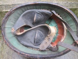 Belgium WW2 motorhelmet used by army and police forces. Belgische motor helm met voorop de Belgische leeuwenkop, gebruikt door politie (Rijkswacht) en leger.