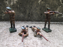 BELGIUM made Chausseur Ardenne. Belgische Ardense Jagers Belgische makelij 4 stuks 2 staande en 2 knielende soldaten goede staat