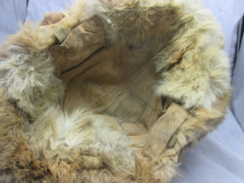 Japanese army winter rabbit fur officers cap, nicely marked with metal star. Japanse officiers winter bont muts met metalen ster geheel compleet zeldzaam stuk.