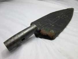 US Civil-War bayonet, with leather scabbard nicely marked with patent date. Amerikaanse shovel bajonet, Amerikaanse burgeroorlog met lere nschede zeer nette staat.