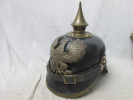 German Prussian M 1895 pickelhaube, spikehelmet. Duitse punt helm pickelhaube met koperen uitmonstering Pruisisch embleem, geen dubbele gaten mooi in model.