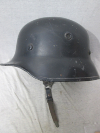 Fire brigade helmet East-Germany. Oost- Duitse brandweerhelm, fiber gemaakt, lichtgewicht  mooie complete helm uit de Koude oorlog periode.