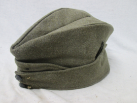 Australian side-cap, mint condition, complete with buttons. nicely marked and dated 1941. Australische kwartiersmuts, zeer nette staat goed gemarkeerd.