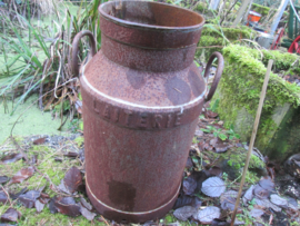 Belgische melkbus uit BASTOGNE/  LAITERIE. metalen uitvoering vooroorlogs leuk voor een Ardennenoffensief diorama.