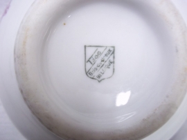 Mug with badge proberly Belgium Grenadier or Rijkswacht Police. Mok met embleem van de Belgische Grenadiers of Rijkswacht