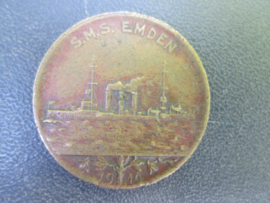 German remembrance coin medal. Duitse herinnerings penning S.M.S. EMDEN, een schip heel actief tijdens de Boxeropstand en WO1 in China Ijzerenkruis 1914 op achterkant zeer zeldzaam stuk zoals alles van de S.M.S. EMDEN.