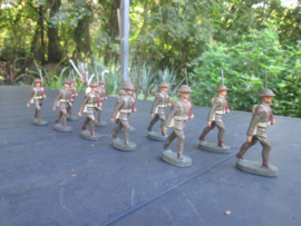 ELASTOLIN 11 marching British soldiers mint condition. 11 Marcherende Engelse soldaten mint.