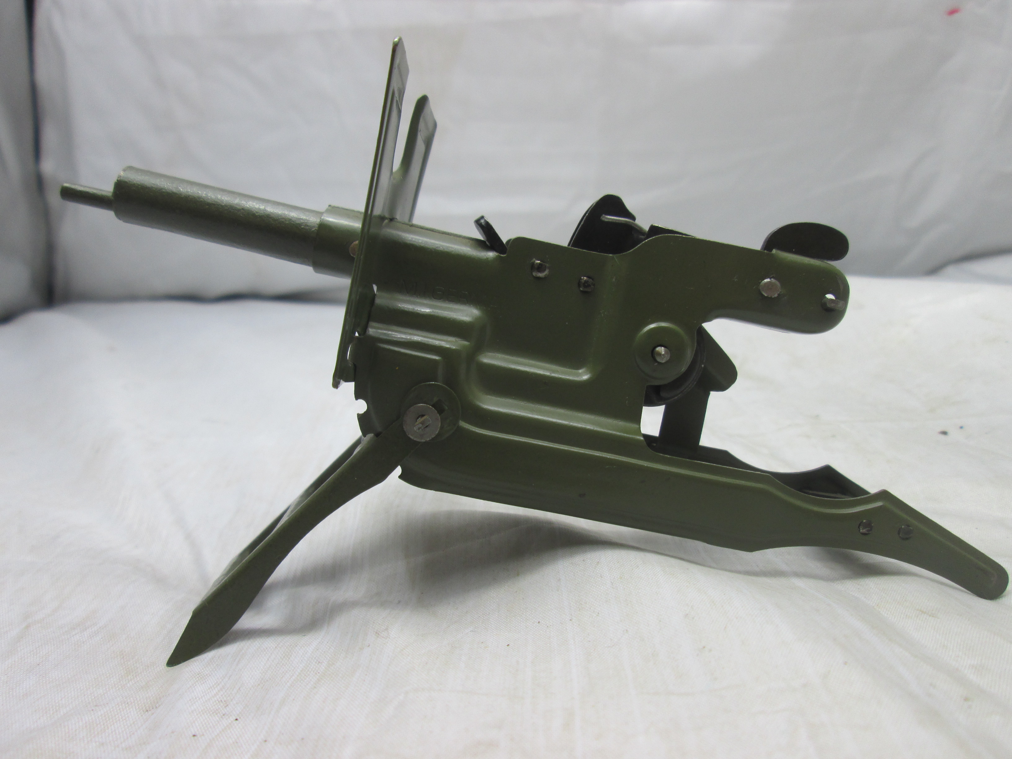Toy machinegun in mintcondition. Blikken machinegeweer mint staat Made in Germany EDOR jaren 30/40 werkend met een klappertjes mechanisme