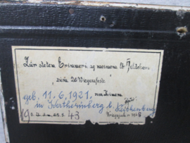 German coloured photo in frame. Ingekleurde foto van Duitse soldaat in lijst, met naam en datum achterop.