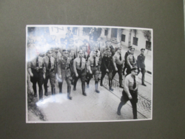 Duits fotoalbum in mint staat compleet met foto's zeer bijzondere staat met enkele aparte foto's, totaal 108 foto's en allemaal militair.