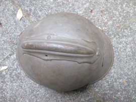 Belgium steelhelmet M 1915 also worn after 1918. Belgische helm M15 bruine kleur interbellum gedragen met origineel binnenwerk.