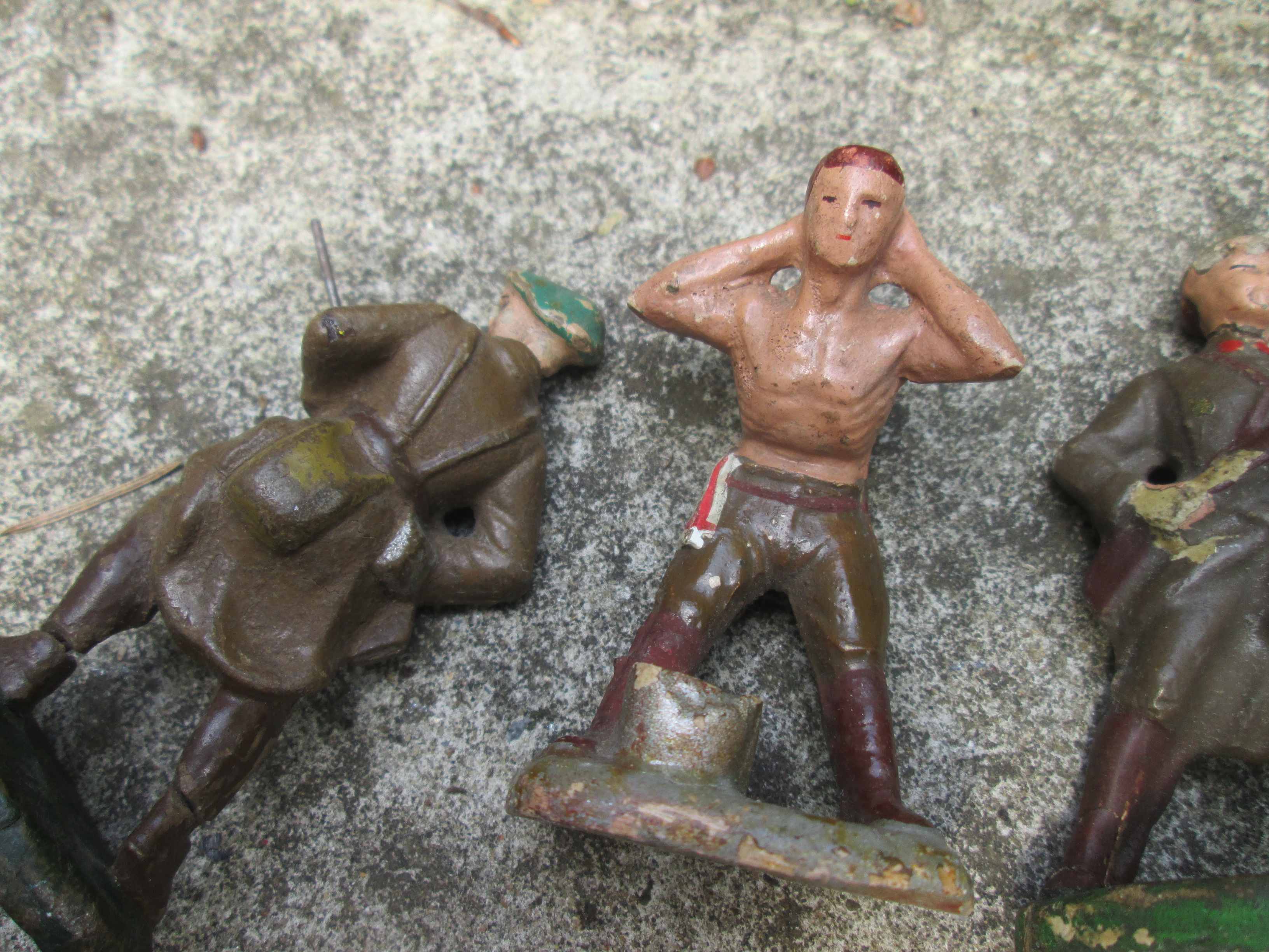 CLAIRON 12 Belgium soldiers. 12 Belgische soldaten in 1 koop