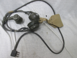 British army head-set, with microphone. Engelse koptelefoon voor zender, met microfoon, zeer goede staat.