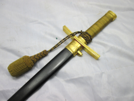 Swedish officers air force dagger M-1930 gilt very rare. Zweedse luchtmacht officiers dolk, vuurverguld model 1930 werden gemaakt door WKC en Eric Gumaelius Stockholm. Dolk heeft model gestaan voor de HJ Führerdolk, zeldzaam stuk